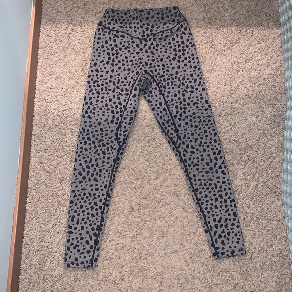 Balance Athletica now Vitality Snow Leopard Leggings - Picture 2 of 4